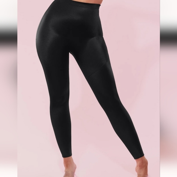Fabletics Black High-Waisted Leggings - Picture 1 of 4